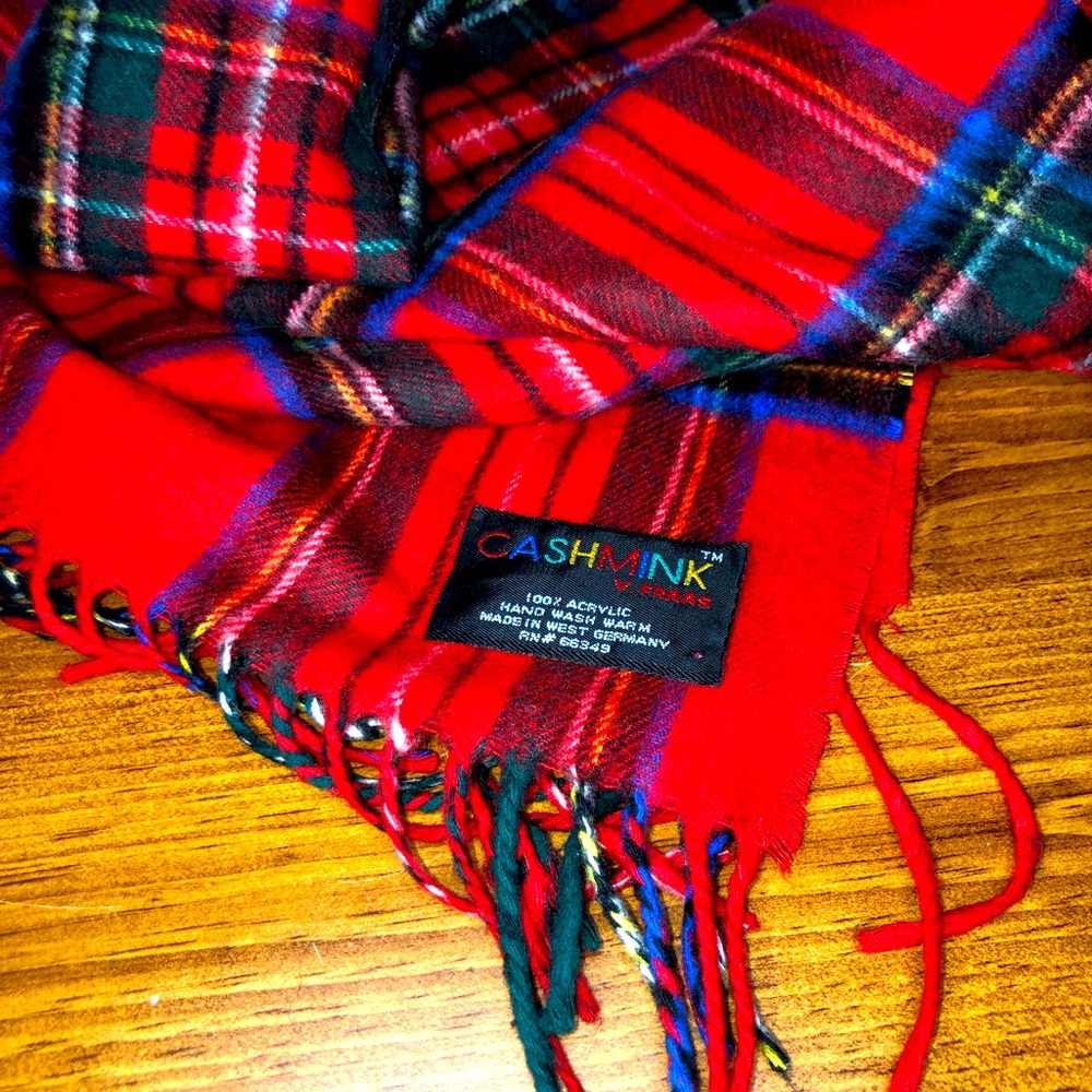 CAHSMINK V FRAAS‎ Red Plaid Scarf with Fringes